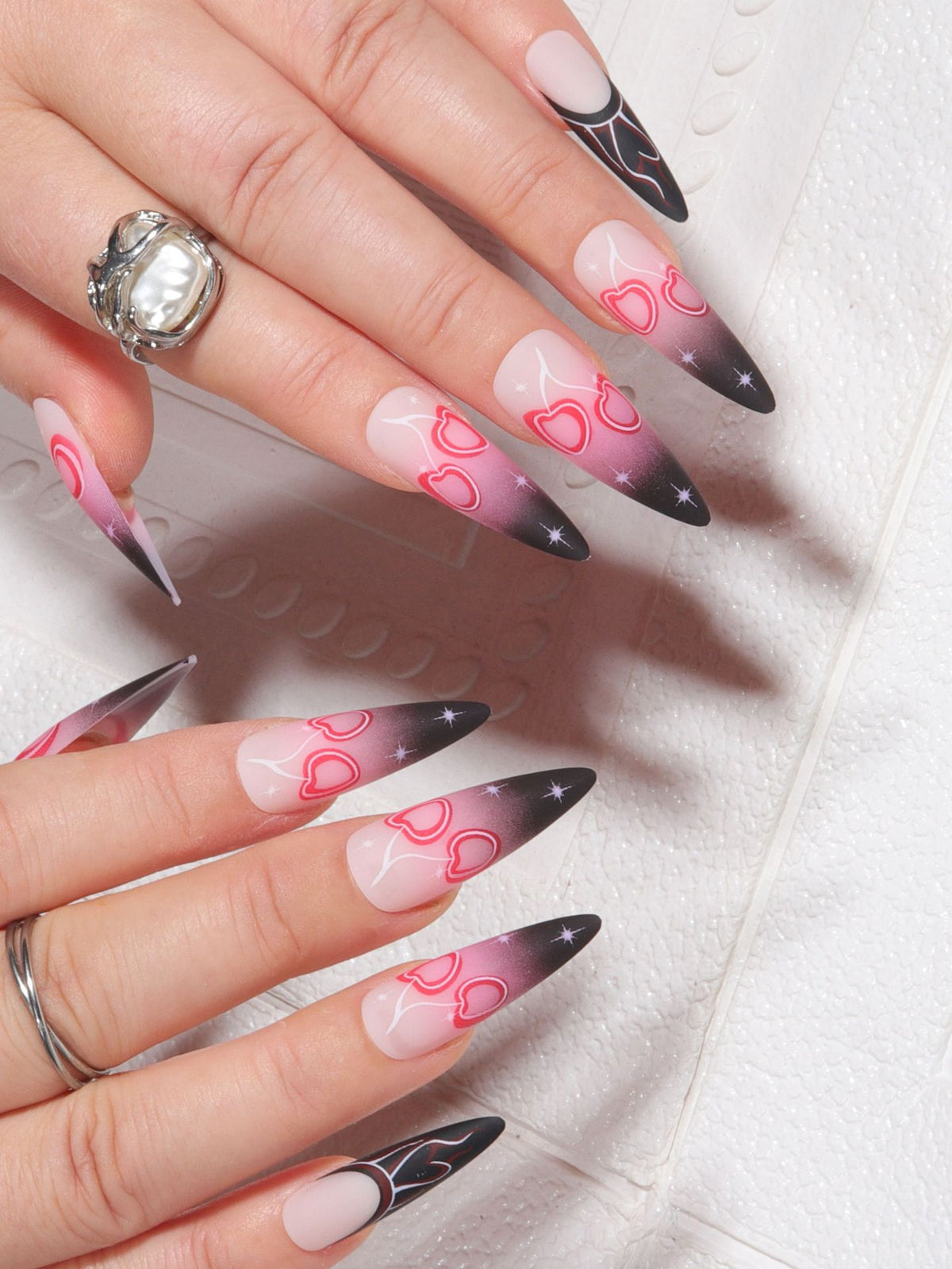 Stiletto Nagelkunst Verlängerungen mit Herzdesign Brehn