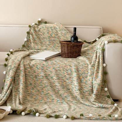 Kuschelige Wohndecke mit Pompon-Besatz und melierter Struktur