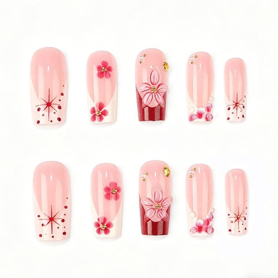 Kunstnagelset mit floralen 3D-Details und Glitzerakzenten Brehn