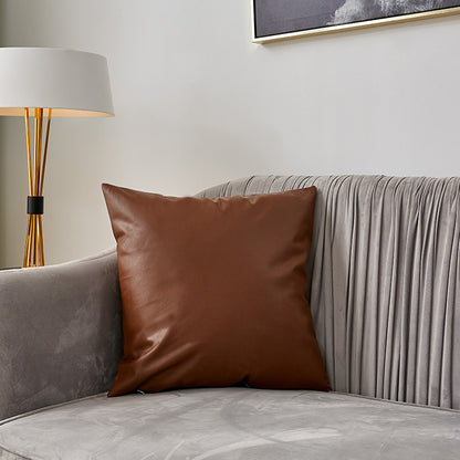 Quadratischer Premium-Kissenbezug aus veganem Nappaleder mit Soft‑Touch Oberfläche Brehn