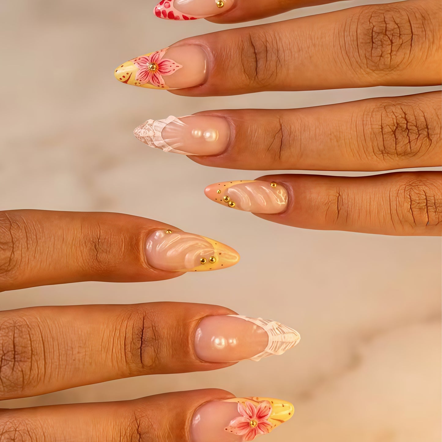 Blumenverzierte Press-On Nagelverlängerungen Brehn