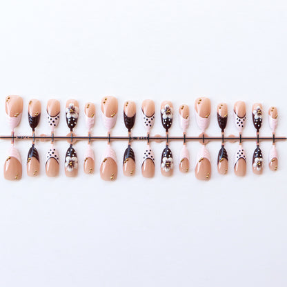Dekorative Nagelkunst