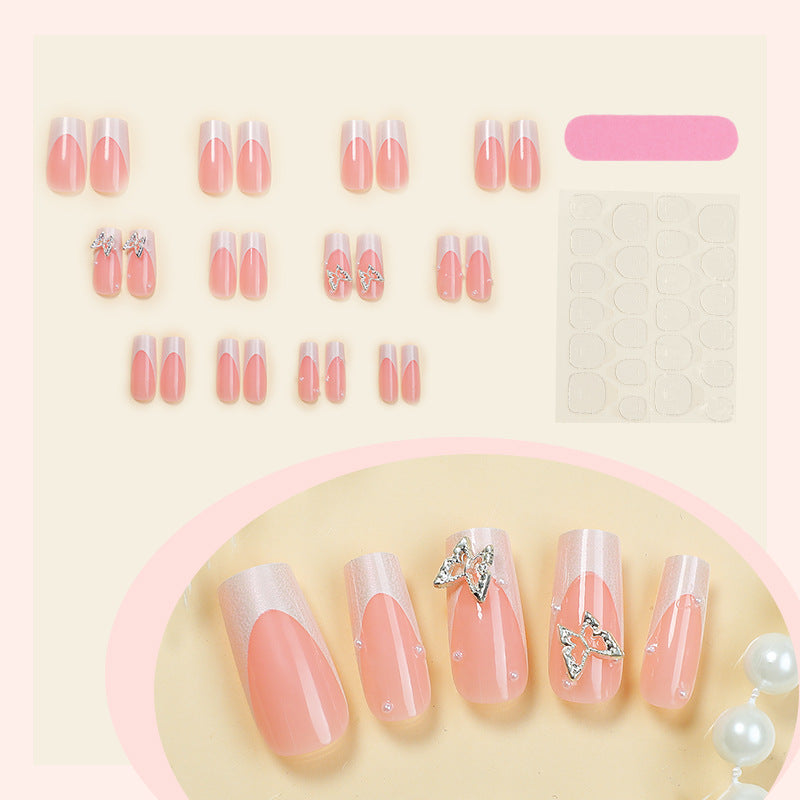 Kunstnagelset mit filigranen Designs und Schmetterlingsapplikationen Brehn