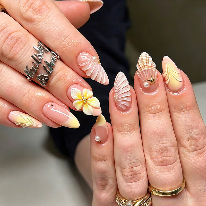 Kunstvolle Nagelkunst Brehn