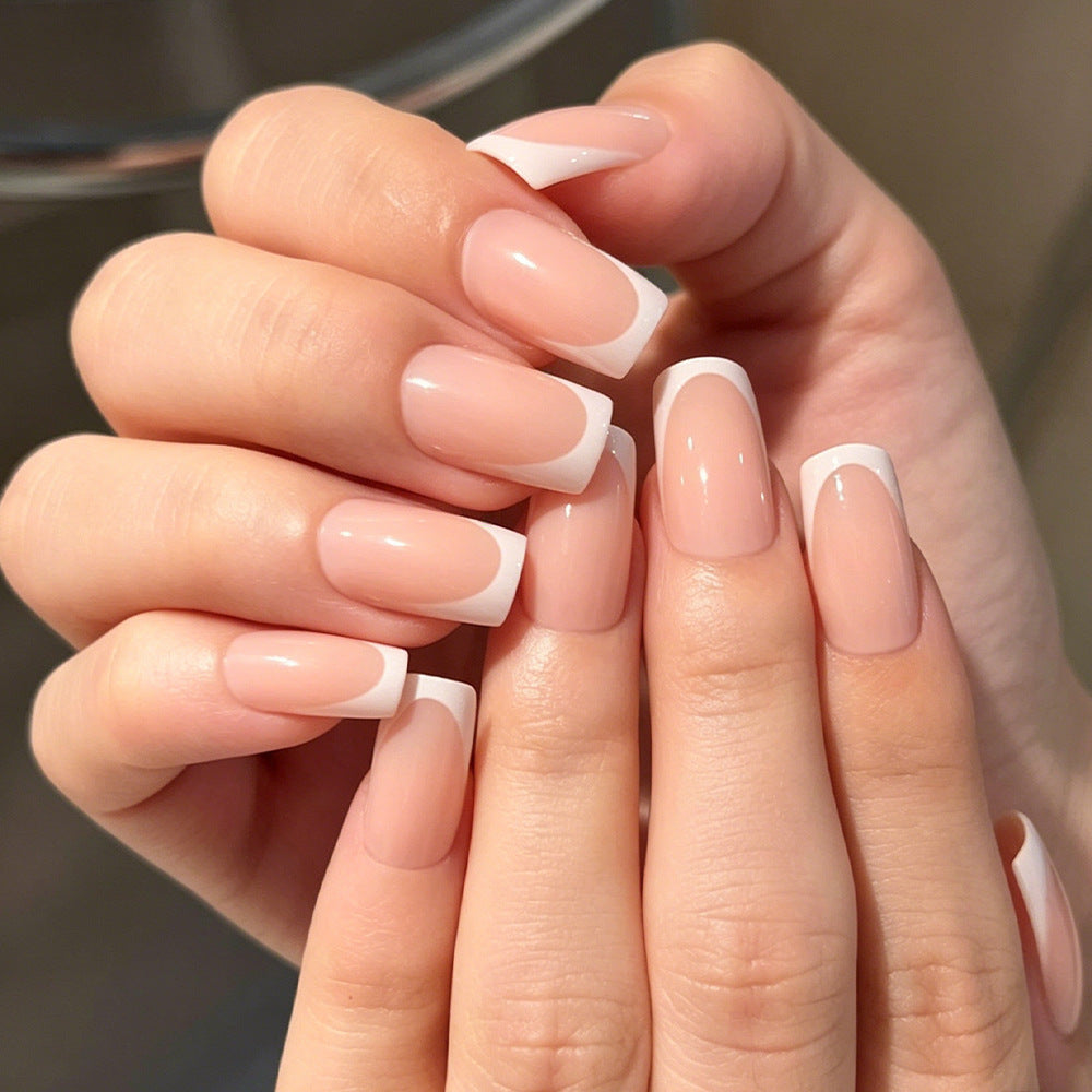Elegante French Tip Druck-Nägel Brehn