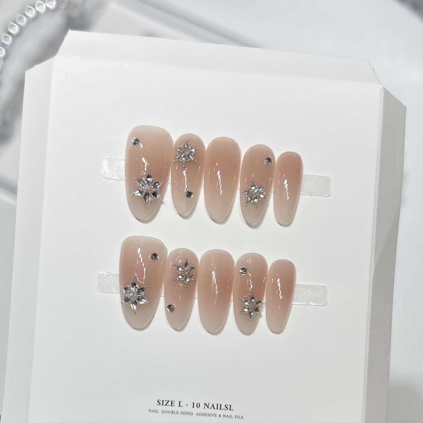 Glitzerndes Press-On Nagelkunst-Set mit Schneeflocken-Design Brehn