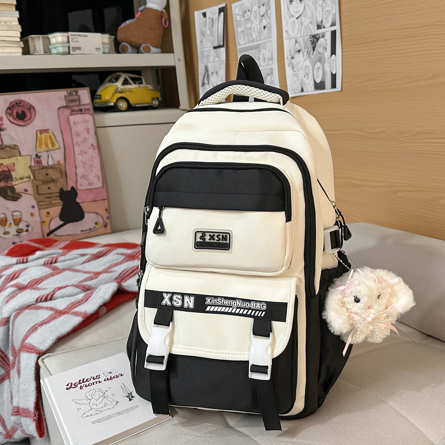 Stylischer Schulrucksack mit mehreren Fächern