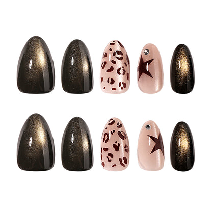 Kunstvolle Nagelverlängerungen mit glamourösen Leo-Design Brehn