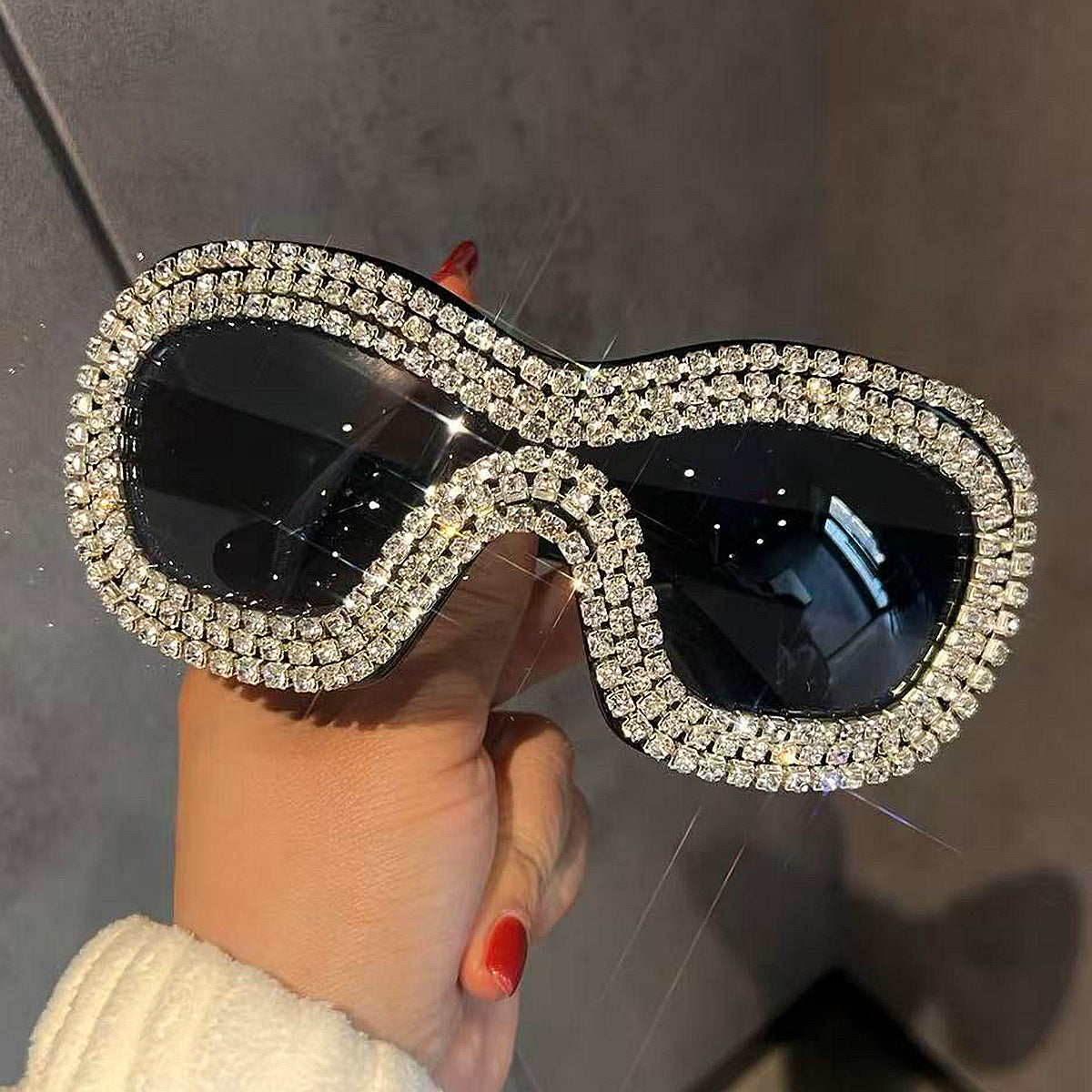 Damen Glamouröse Sportsonnenbrille mit extravagantem Kristallrahmen Brehn