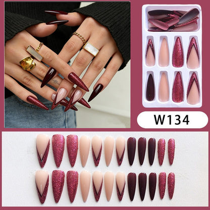 Elegantes Stiletto Press-On-Nagelset mit Glitzerakzenten