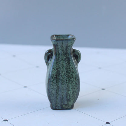 Elegante Keramikvase mit kunstvollem Design Brehn