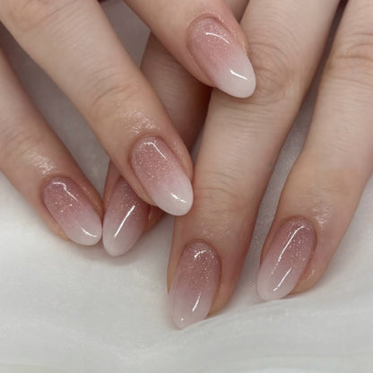 Luxuriöse Nagelverlängerungen mit elegantem Glitzer-Ombre Brehn