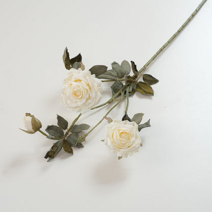Realistische Blumenstammdekoration