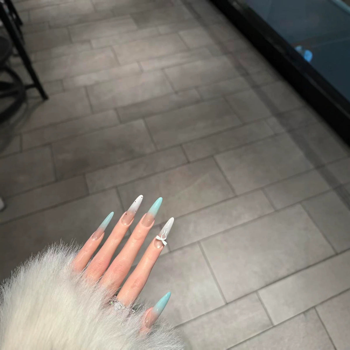 Elegante artikulierte Stiletto-Nagelerweiterungen