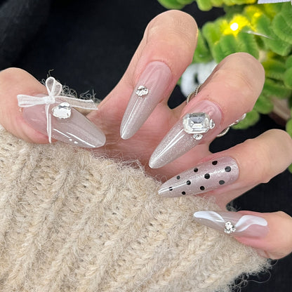 Stylisches Nagelkunst Press-On Set mit Glitter und glänzendem Finish Brehn