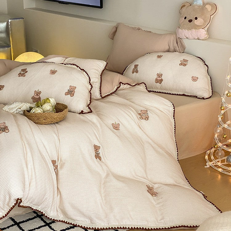 Bettwäsche-Set aus Baumwoll-Musselin mit gestickten Teddybär-Motiven und Zierkräuselung