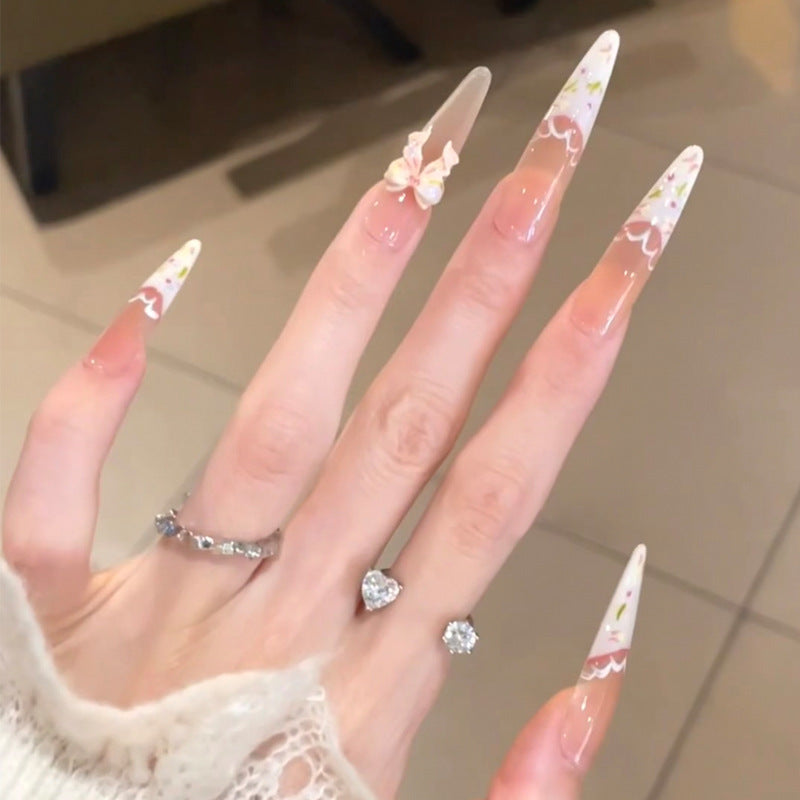 Künstlerisches Floral Press-On Nageldesign Brehn
