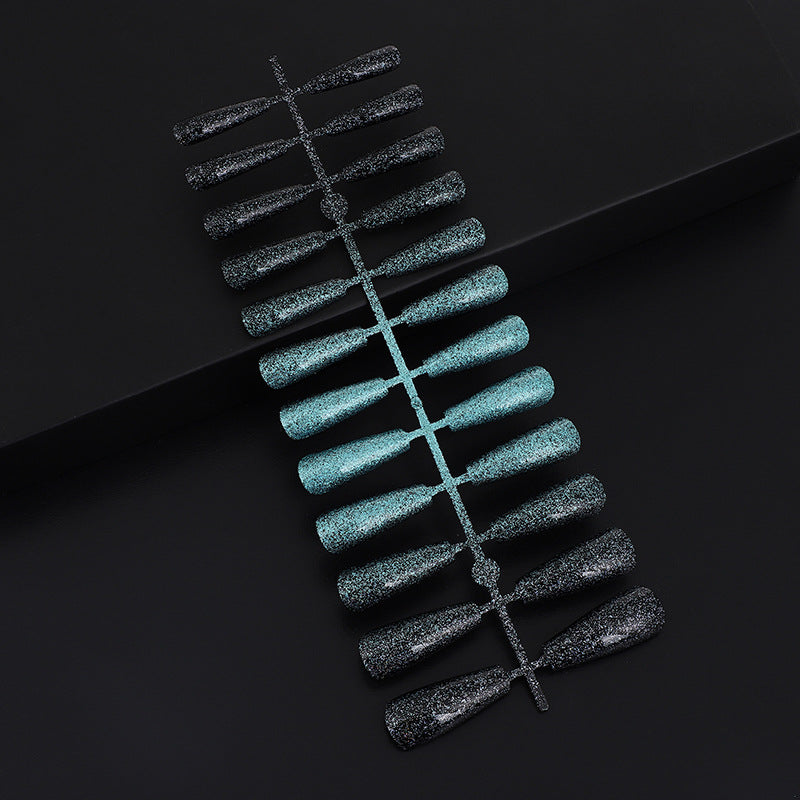 Kunstnagelset mit Glitzer und eleganten Übergängen Brehn