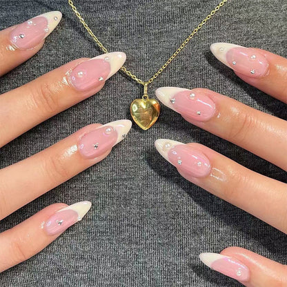 Kunstnagelset mit luxuriösen 3D-Akzenten und Glitzerverzierungen Brehn