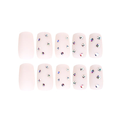 Kunstvolle Nagelkunst mit eleganten Strassverzierungen Brehn