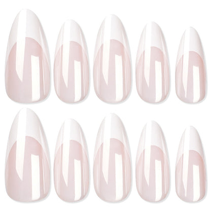 Künstliche Nagelspitzen mit Elegantem French-Tip Brehn