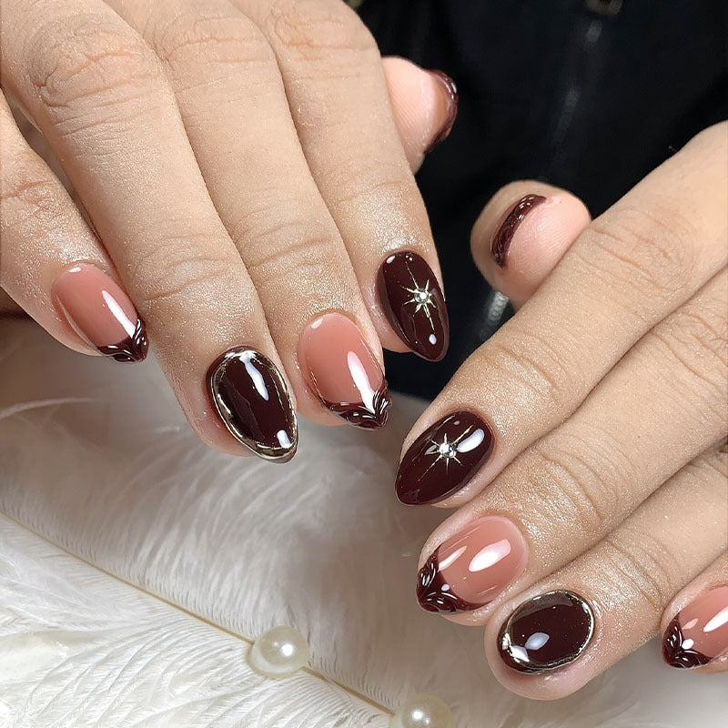 Kunstnagelset mit eleganten Farbverlauf und zarten Verzierungen Brehn