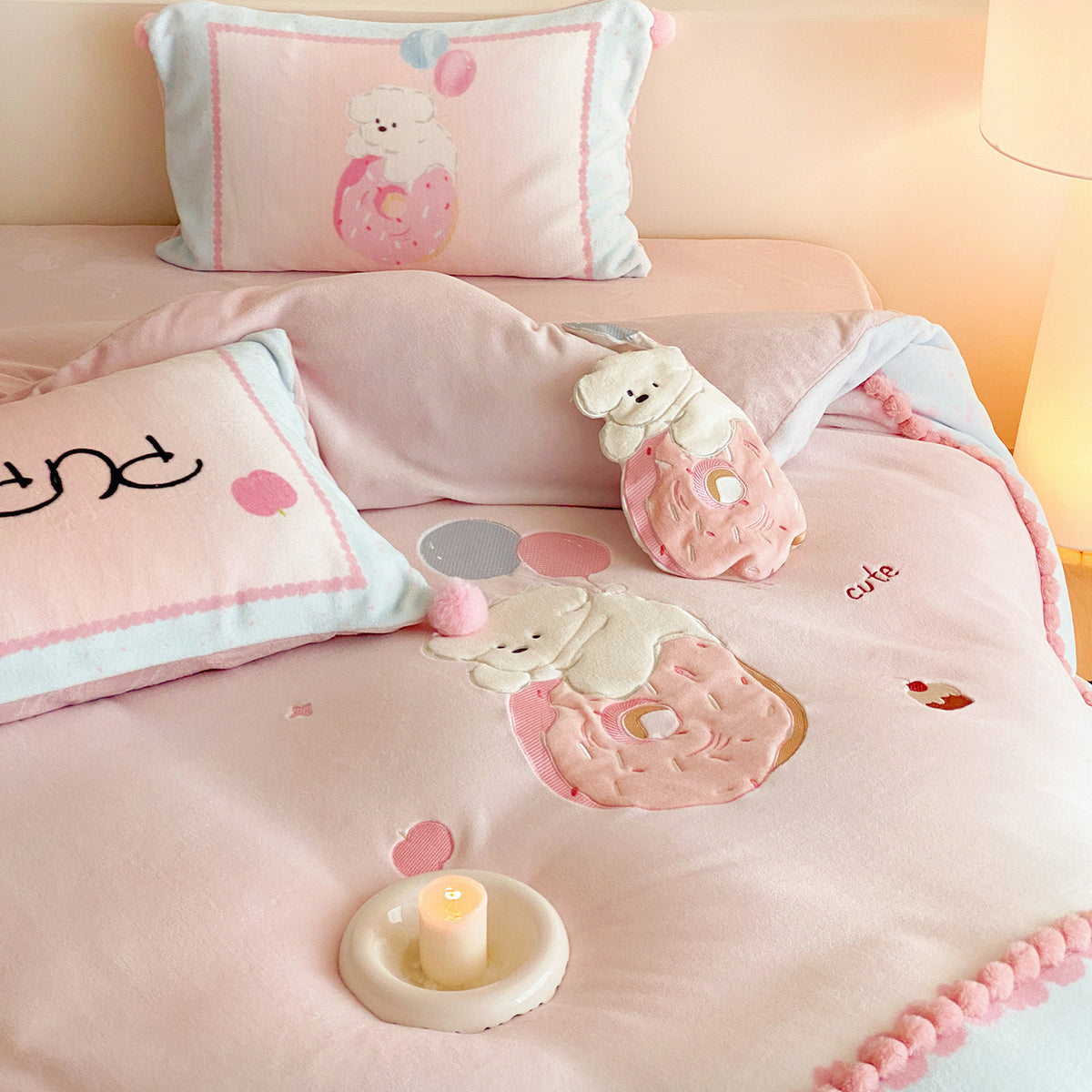 Kinderbettwäsche-Set mit Teddy-Fleece-Decke, Pompon-Saum und niedlichem Welpen-Motiv