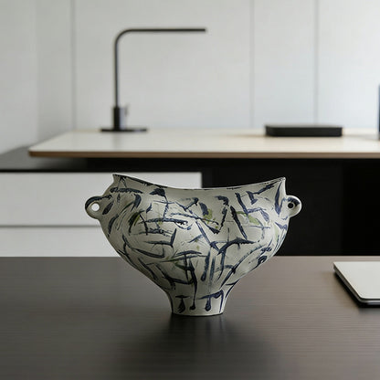 Künstlerische floral inspirierte dekorative Vase