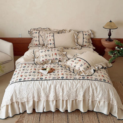 Vintage Cottage Floral Gepatchtes Bettüberwurf Ensemble mit Rüschensaum & Bestickten Kissenbezügen