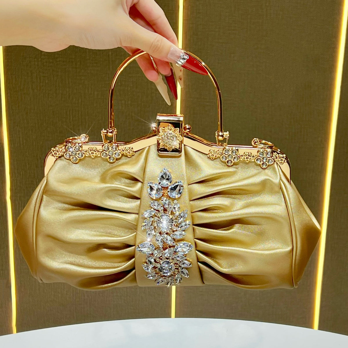 Verziertes vintage-inspiriertes Abendtasche
