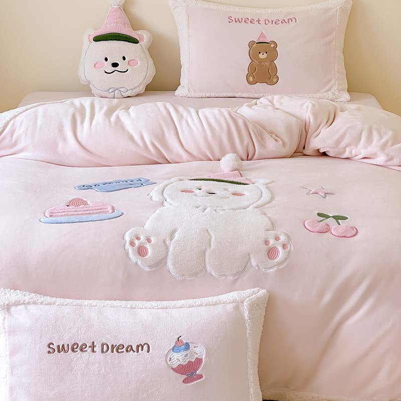 Weihnachtliches Kuschelbettwäsche-Set mit 3D-Applikationen und Teddyfleece