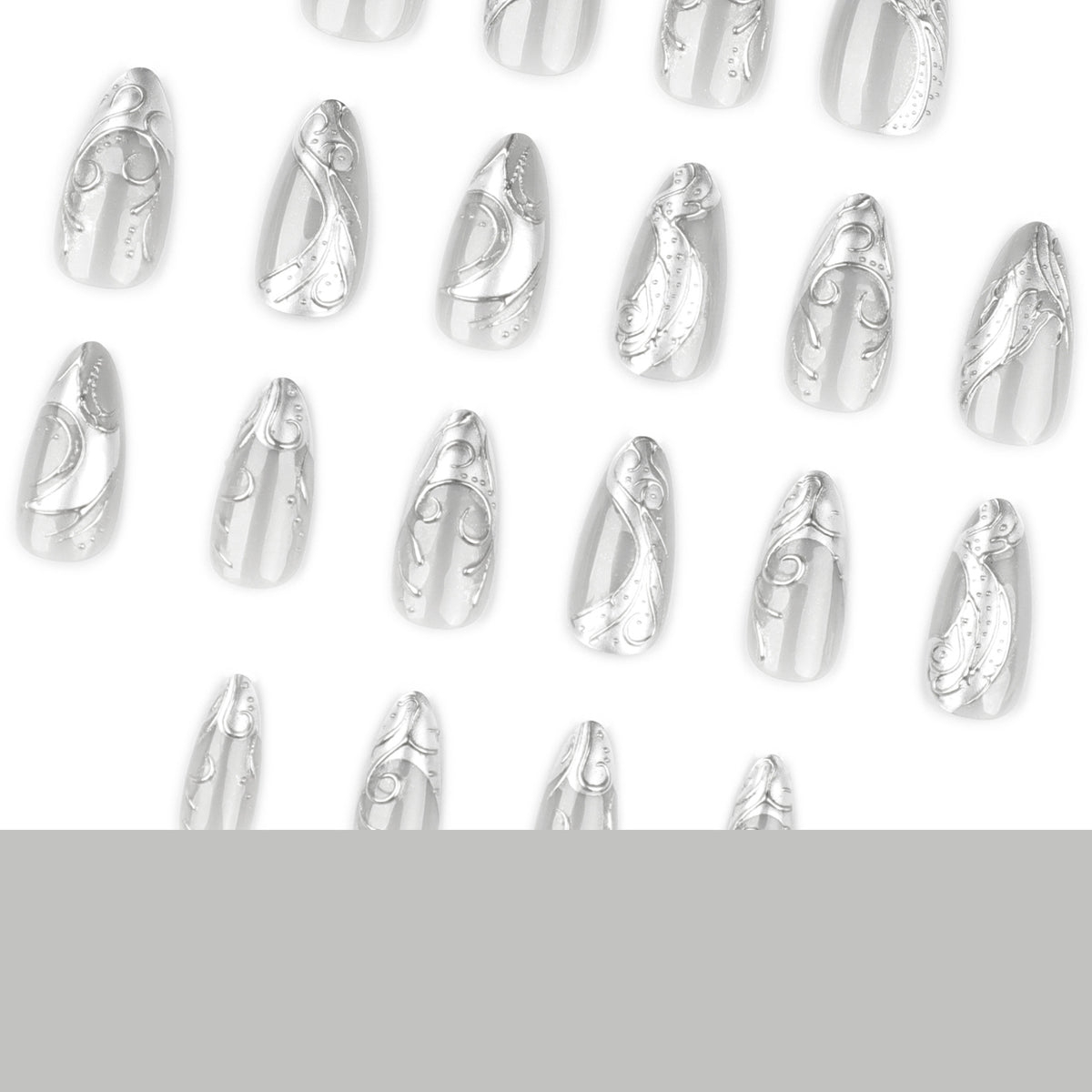 Kunstvolle Stiletto-Nägel mit elegantem Silber-Design Brehn