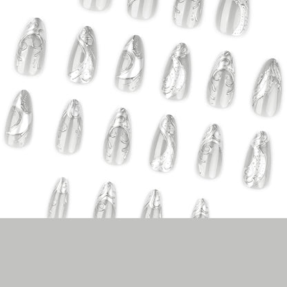 Kunstvolle Stiletto-Nägel mit elegantem Silber-Design Brehn
