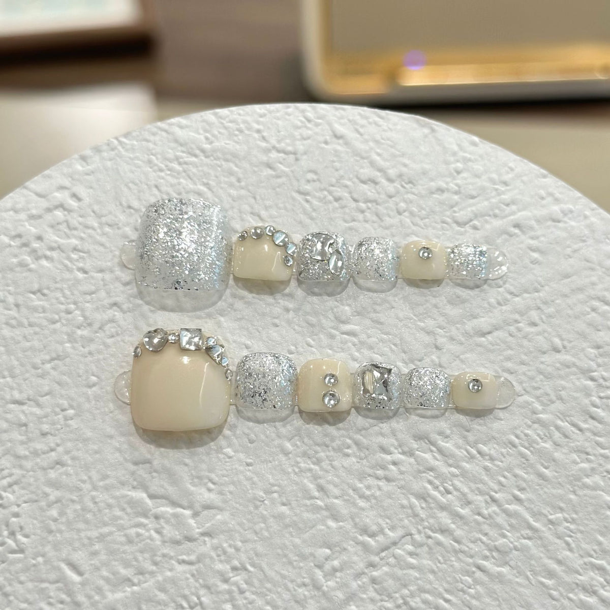 Elegantes Press-On Nagelset mit funkelnden Akzenten