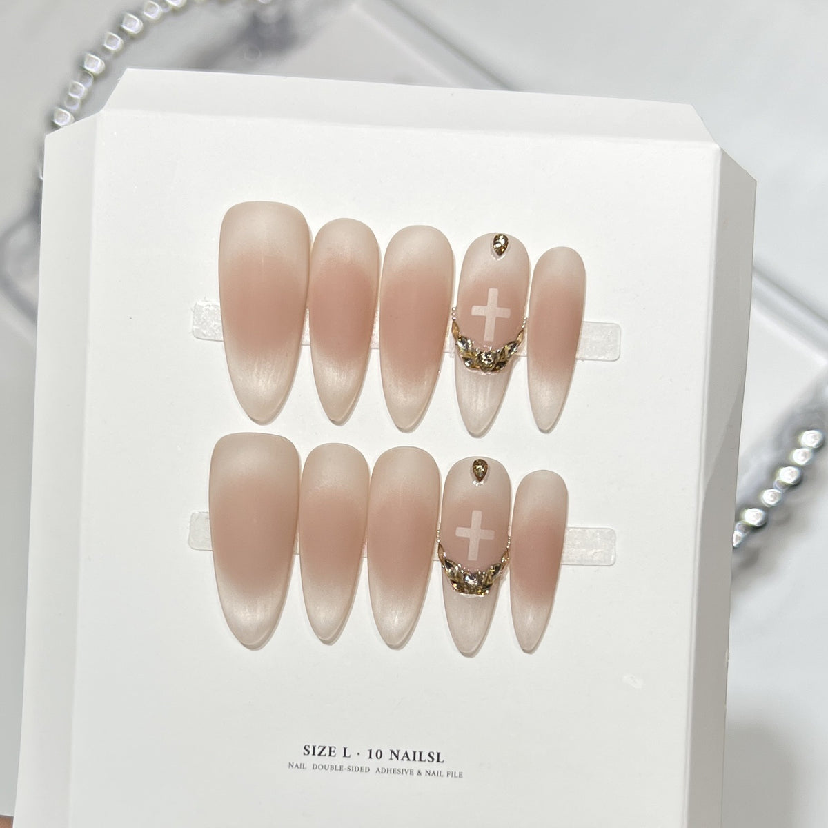 Elegantes Stiletto Press-On-Nagelkunst-Set mit Kristallakzenten Brehn