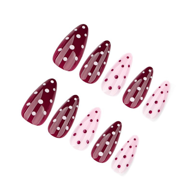 Kunstnagelset mit eleganten Punkten und trendigem Design Brehn