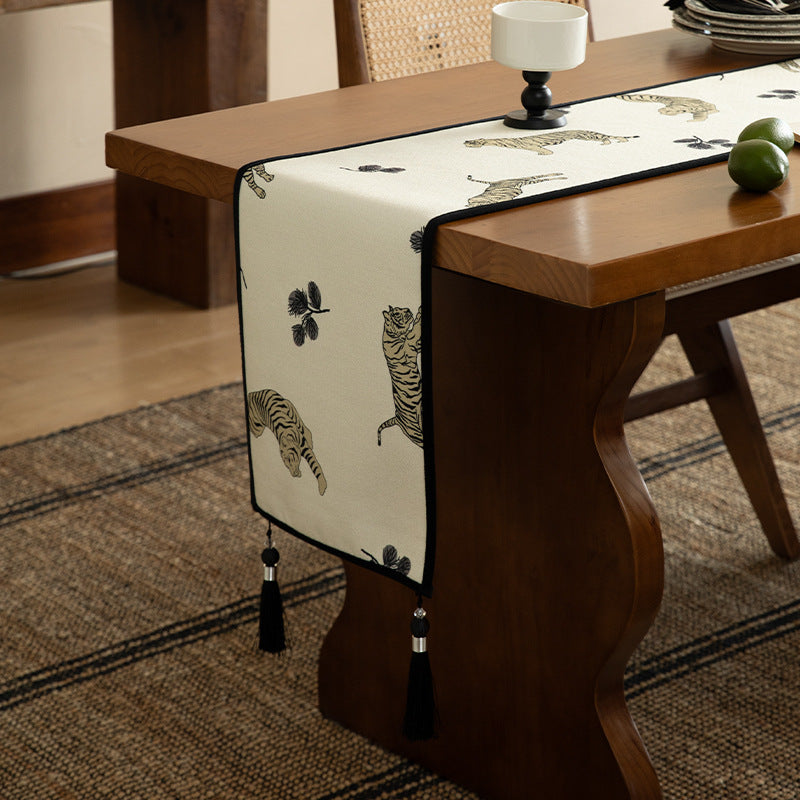Leinenoptik-Tischläufer mit vintage Tiger-Print und dekorativen Quasten Brehn