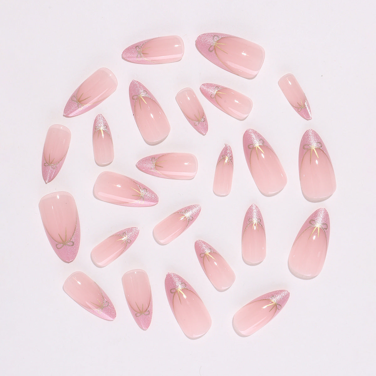 Kunstnagelset mit schimmernden Spitzen und eleganten Schleifen Brehn