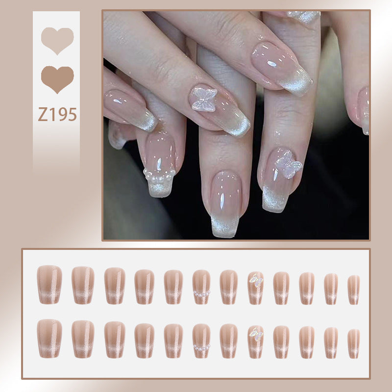 Kunstnagelset mit eleganten Glitzerverzierungen und schimmernden Akzenten Brehn