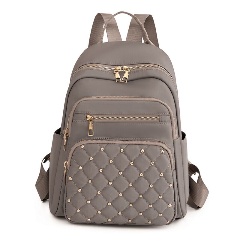 Quilted Rucksack mit dekorativen Nieten Brehn