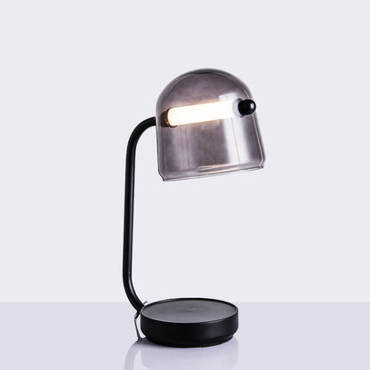 Moderne Tischlampe mit verstellbarem Schirm