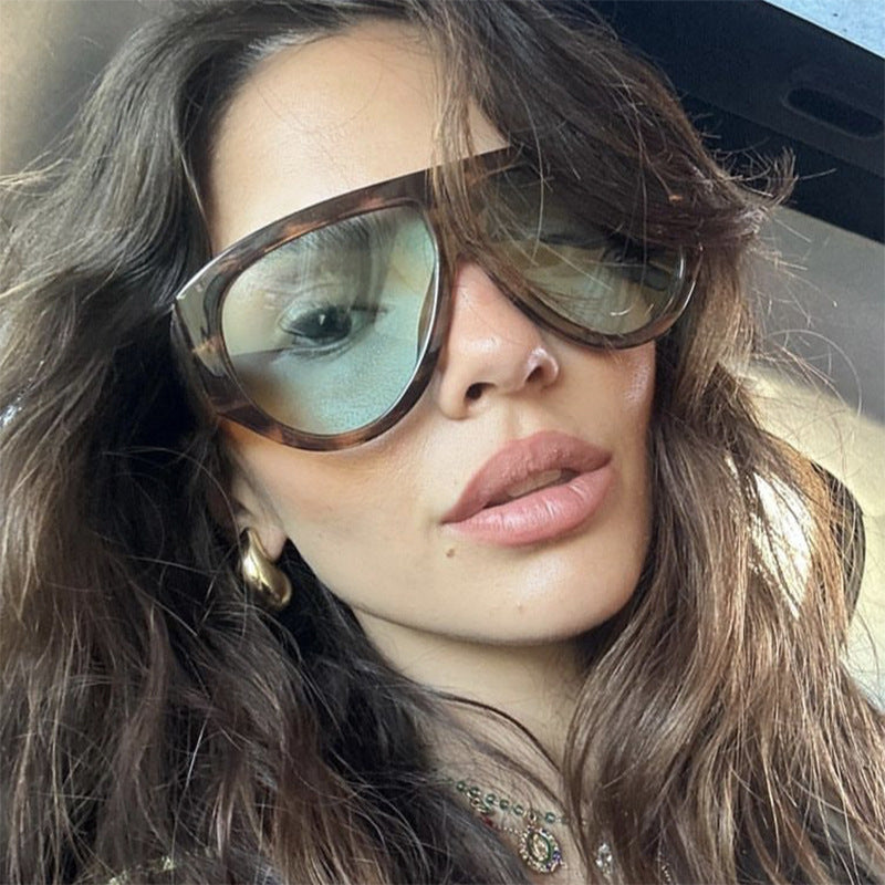 Damen extravagante Oversized-Sonnenbrille mit abgeschrägtem Rahmen Brehn