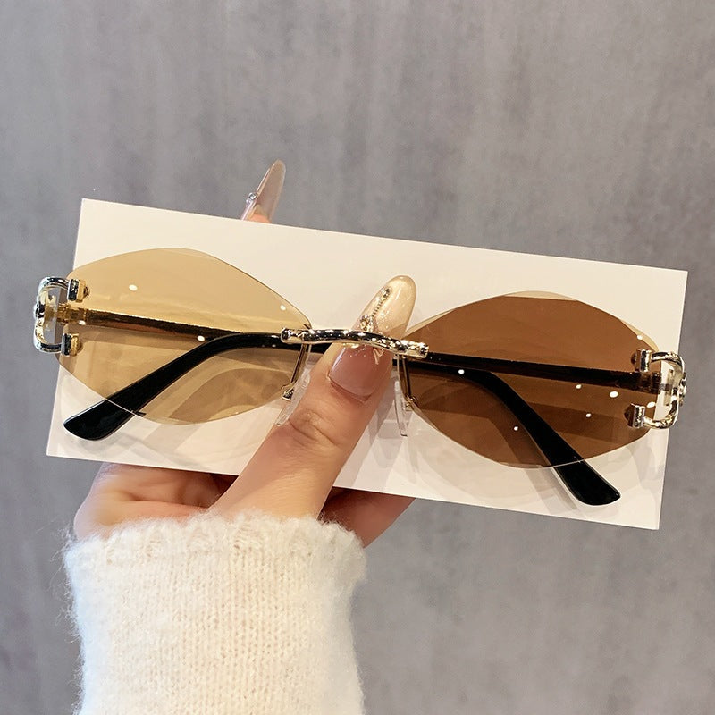 Damen futuristische Sonnenbrille mit auffälligem Hexagonalrahmen und hochwertigen Glitzerakzenten Brehn