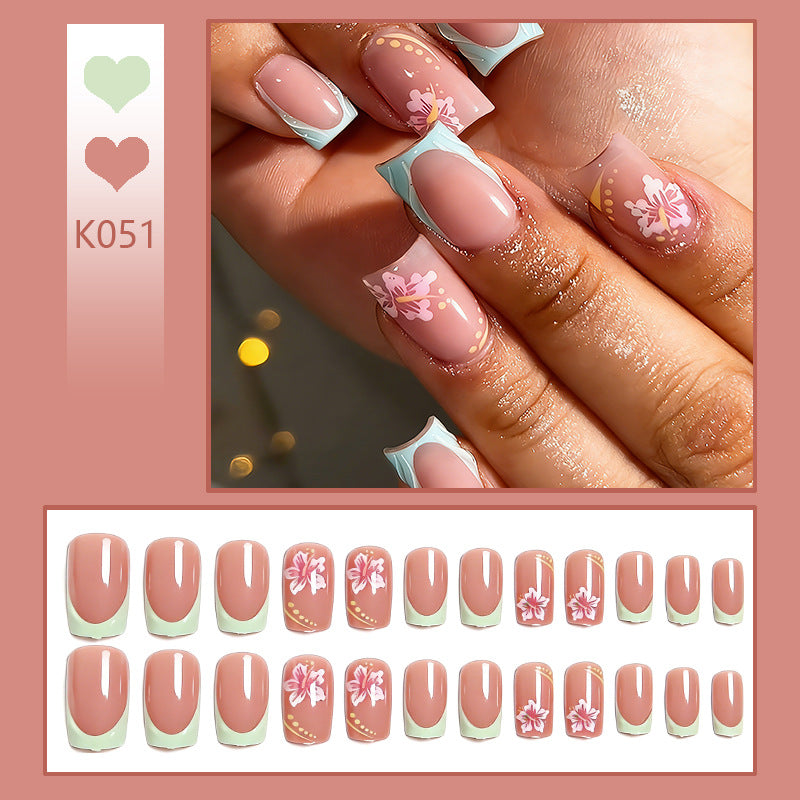 Kunstnägel mit floralem Design und Glitzerdetails Brehn