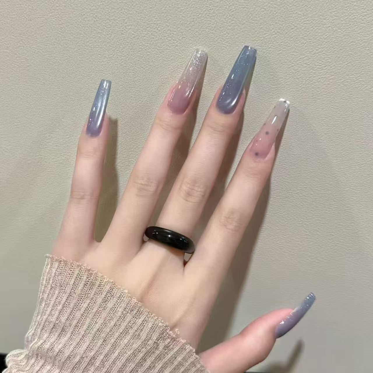 Stylische Glitzerstern-Nagelkunst Brehn