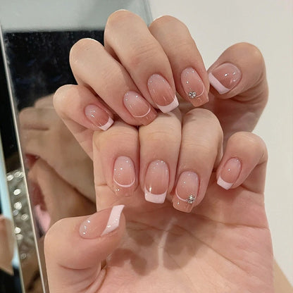 Kunstnagelset mit luxuriösem Hochglanz und eleganter Form Brehn