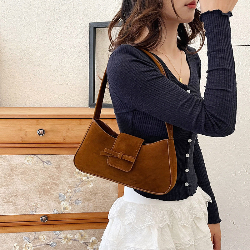 Elegante Samt-Handtasche mit Schleifendetail Brehn