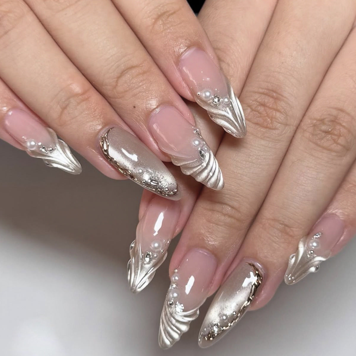 Elegante skulptierte Nagelkunstverlängerungen Brehn