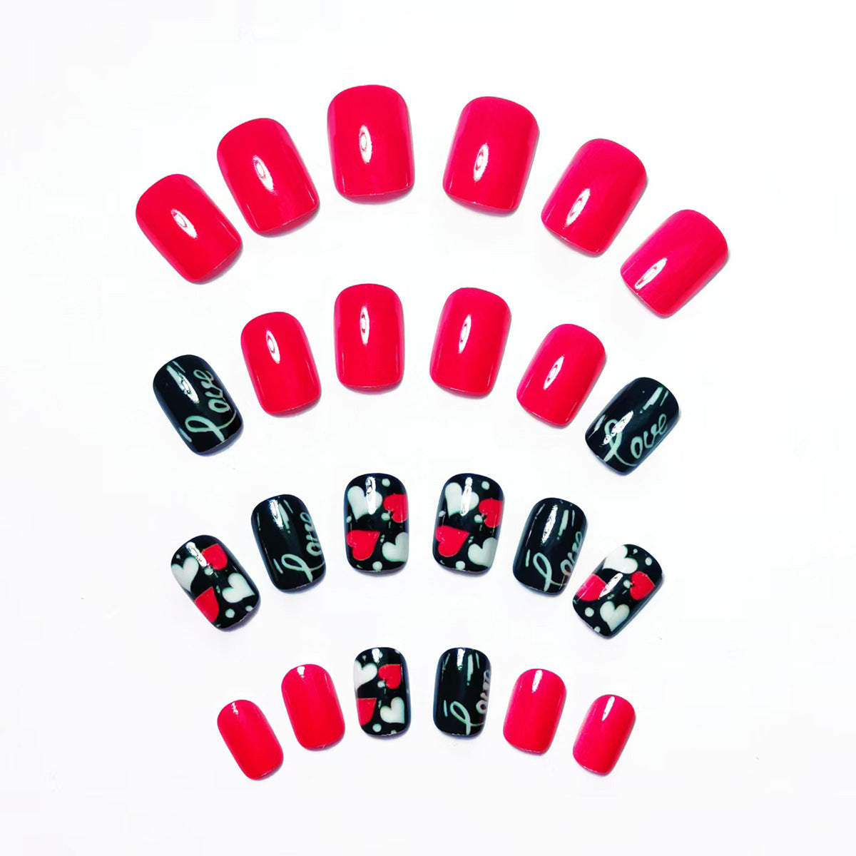 Kunstnageldesign mit Herzen und Kussmotiven Brehn