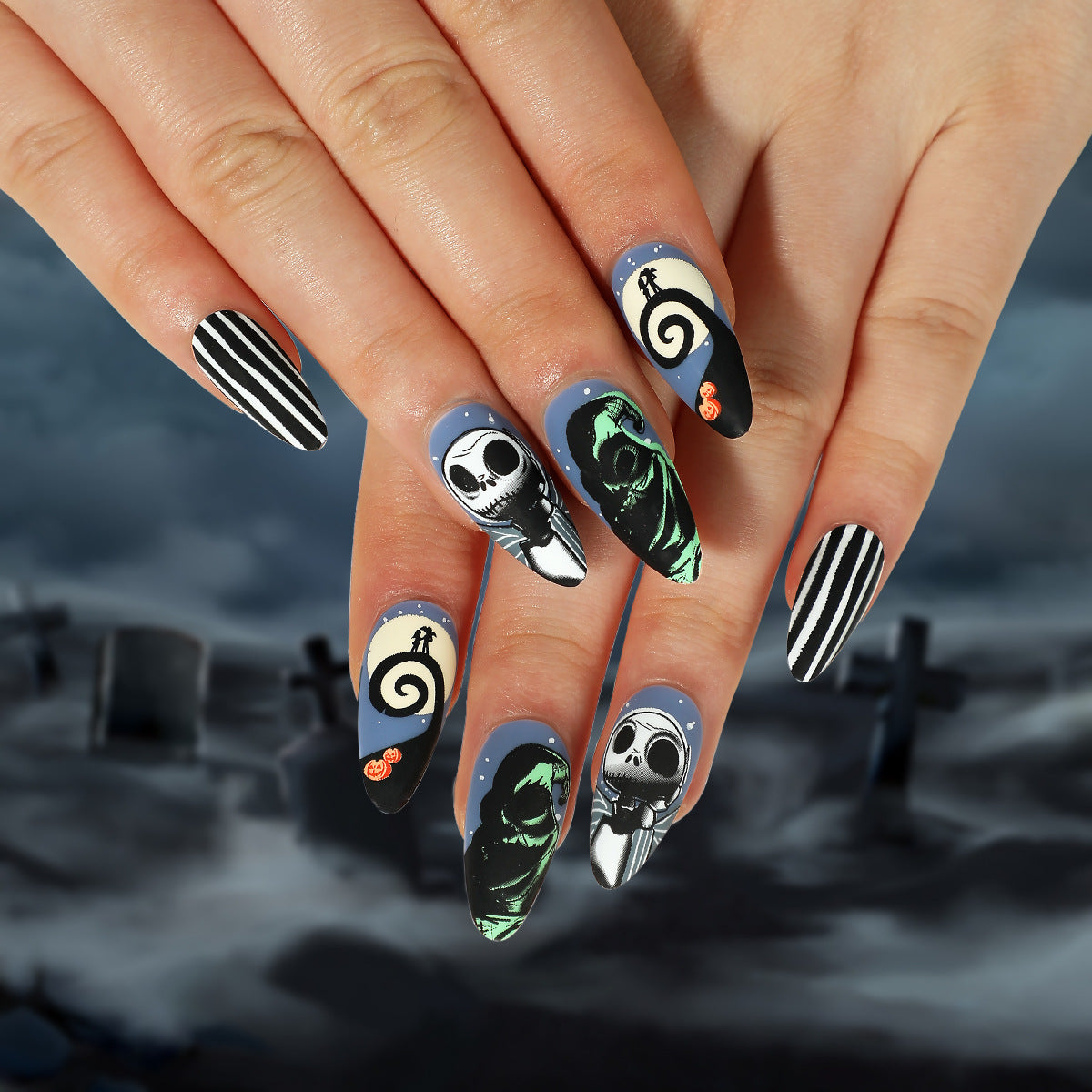 Kunstvolle Halloween Nagelverlängerungen im Gothic-Design Brehn